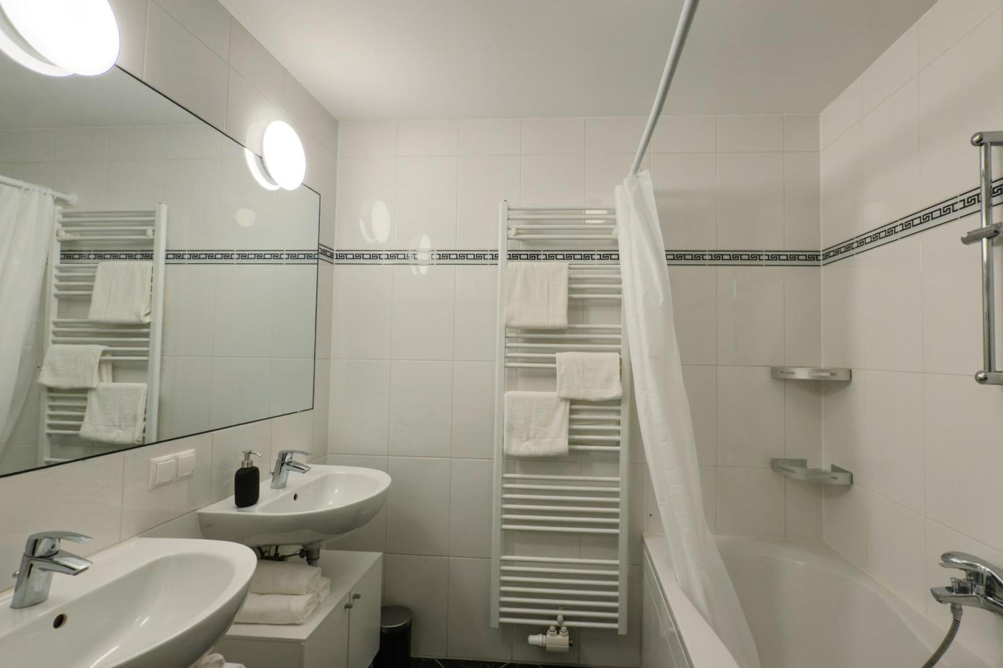 110qm, 4 Bedrooms, Near Schoenbrunn - Axara Housing Osw 33 Appartement *